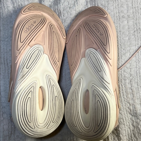 adidas Ozelia Women's Sneakers in Light Pink and Gold size 7.5 - Picture 6 of 10